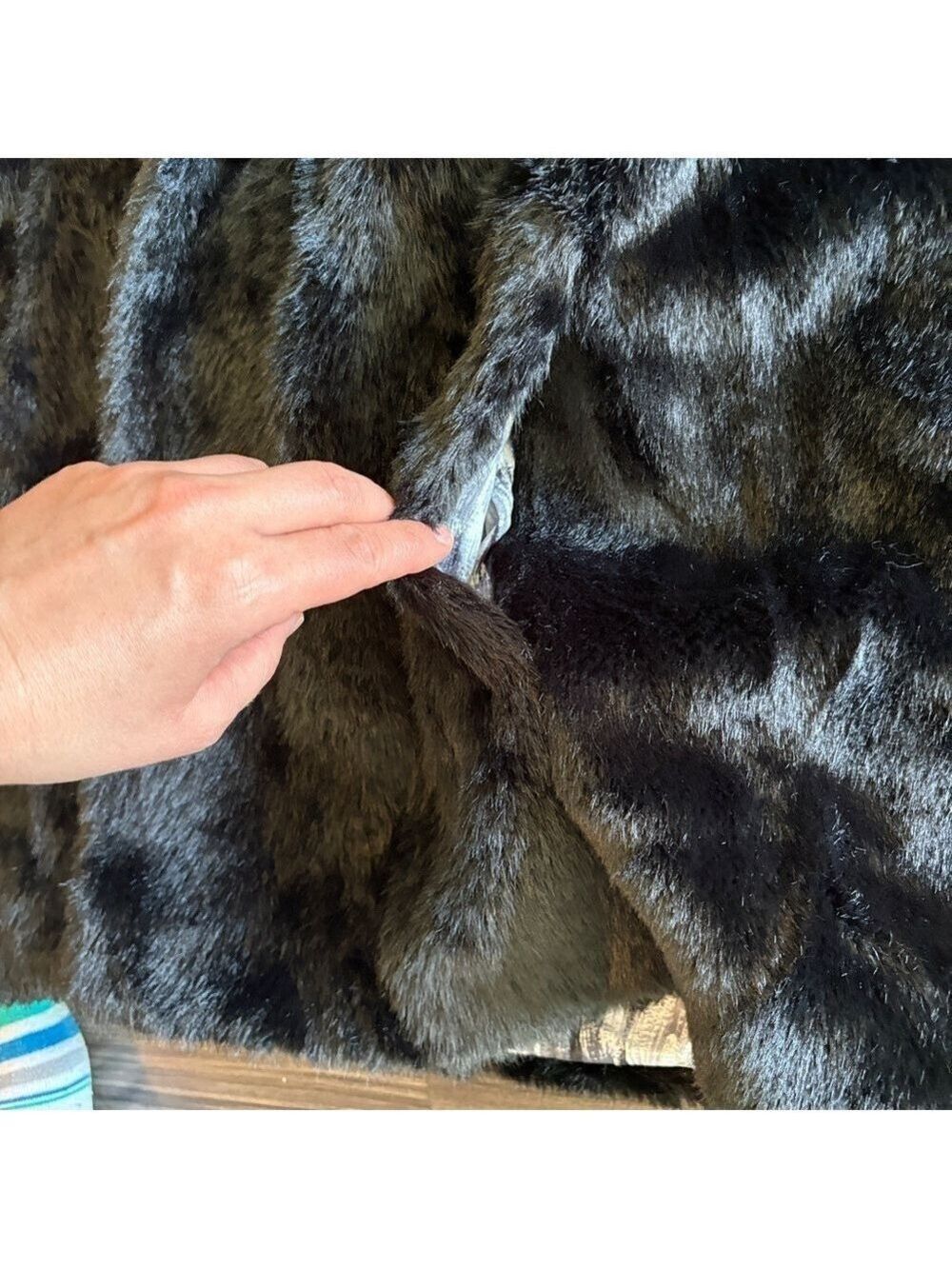 GUESS Women's Filomena Faux-Fur Jacket Black Cozy Medium - Picture 10 of 12